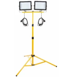 Zwei LED Fluter A 50 Watt Flache Bauform Auf Dreibein Stativ